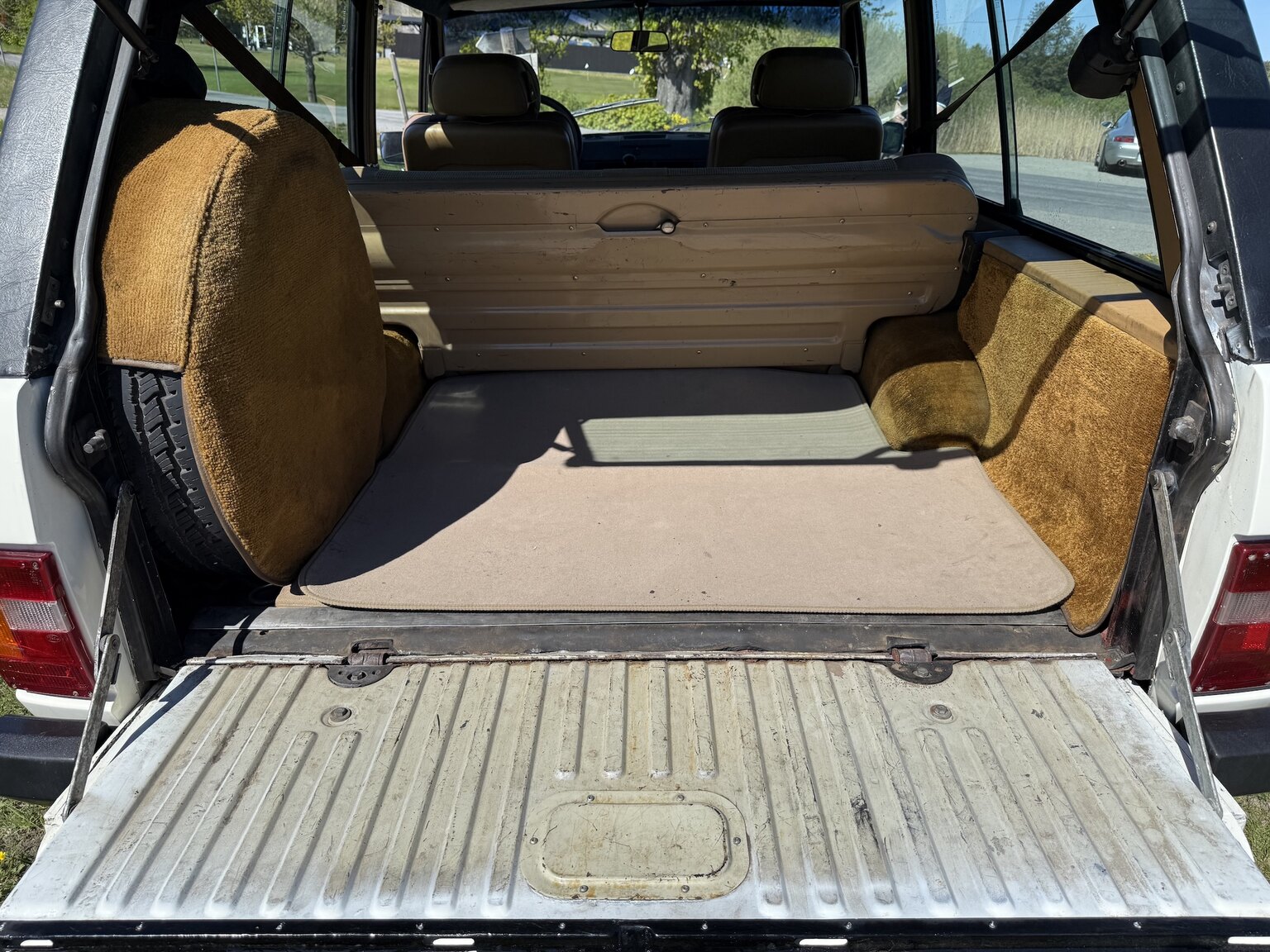 Interior image of 1985 Land Rover Range Rover 3.5 V8