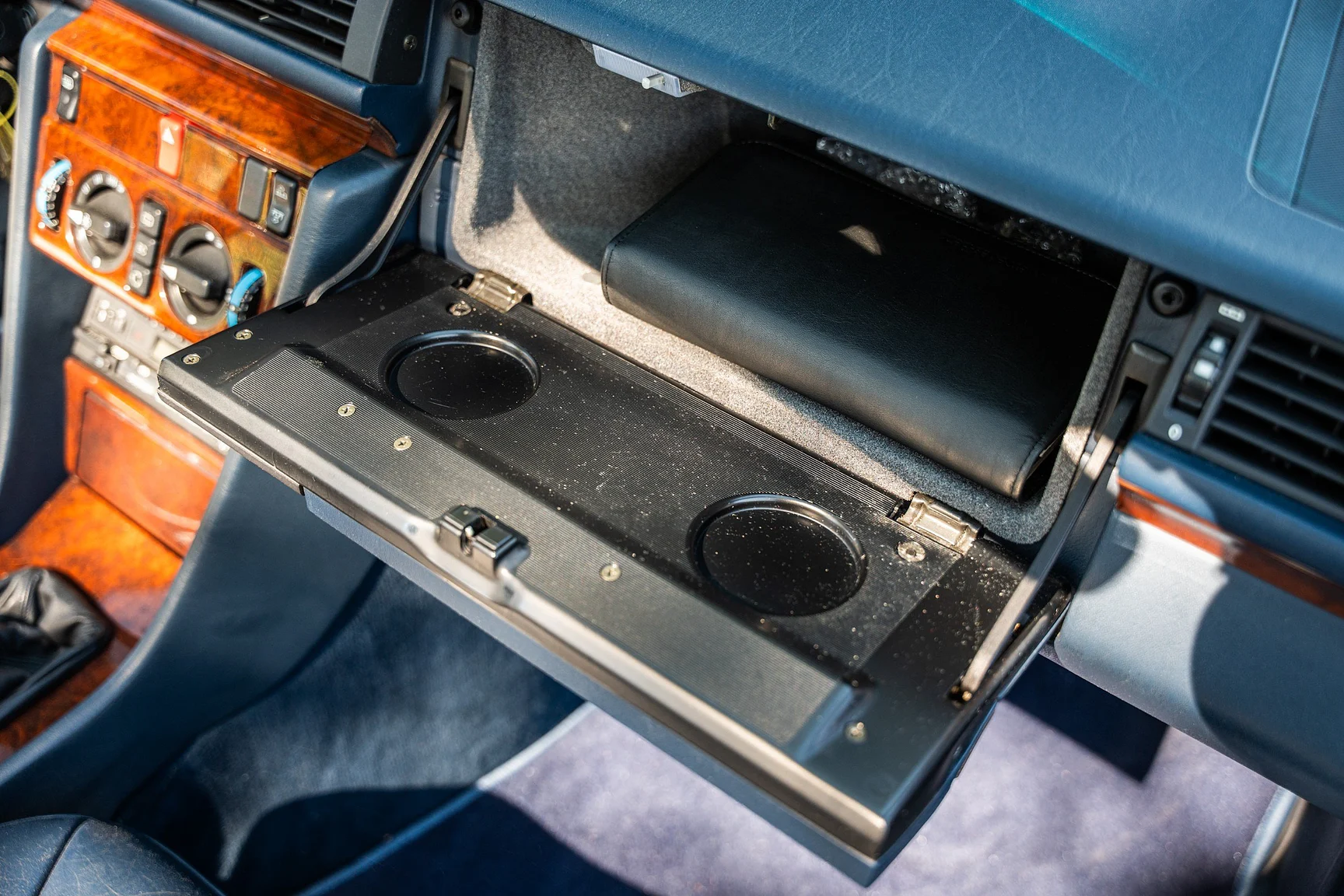 Interior image of 1993 Mercedes-Benz 300 CE-24 Cabriolet (51)
