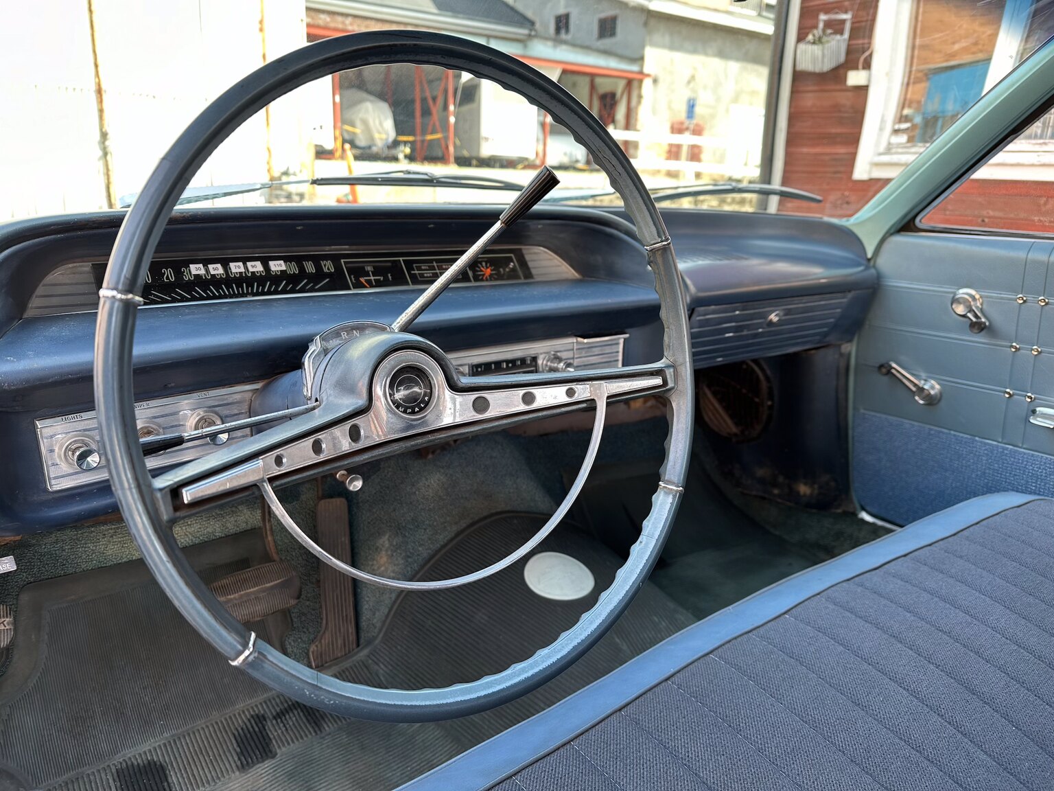 Innenraumfoto von 1963 Chevrolet Impala Sedan (4)