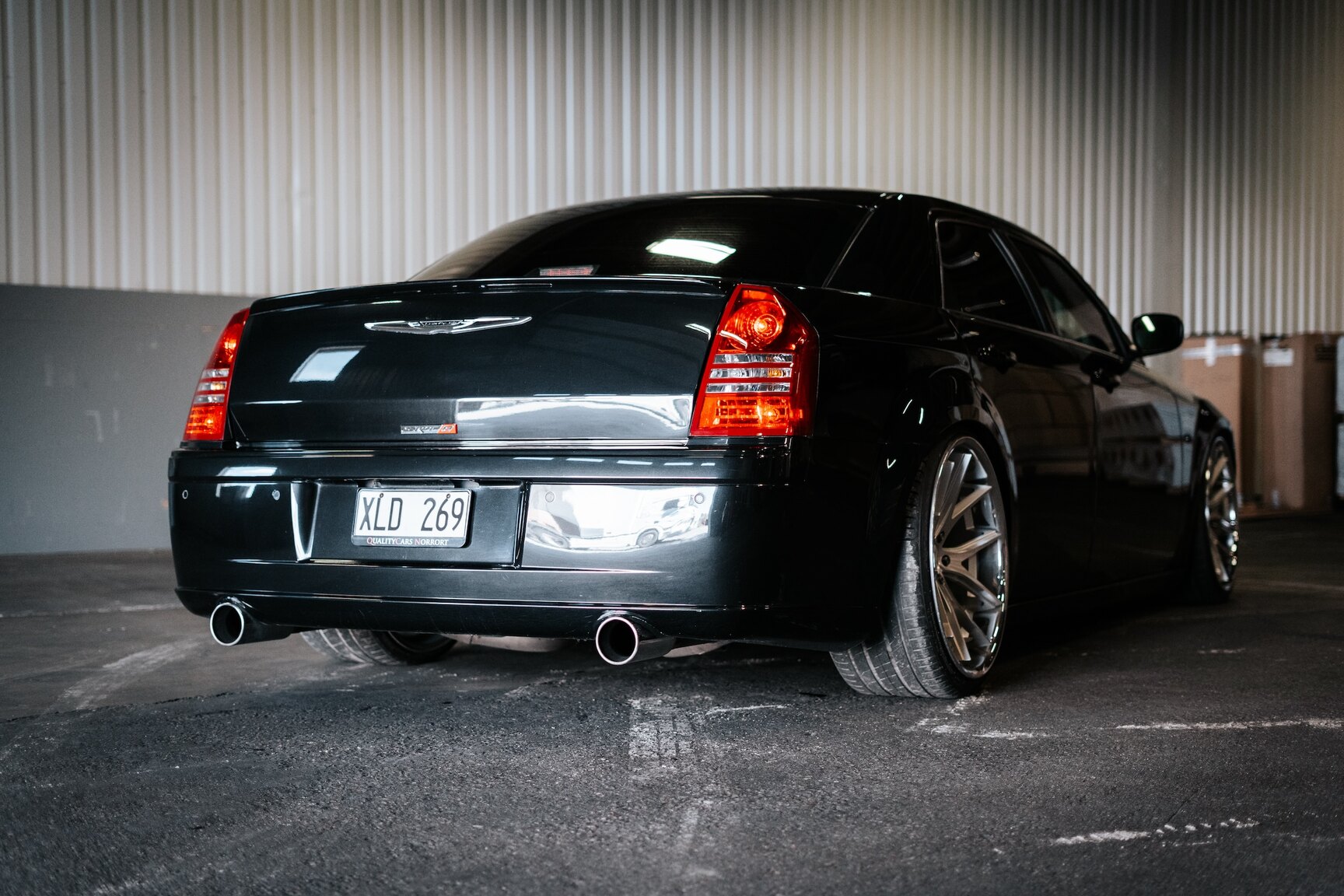 Exterior image of 2006 Chrysler 300C SRT-8 (7)