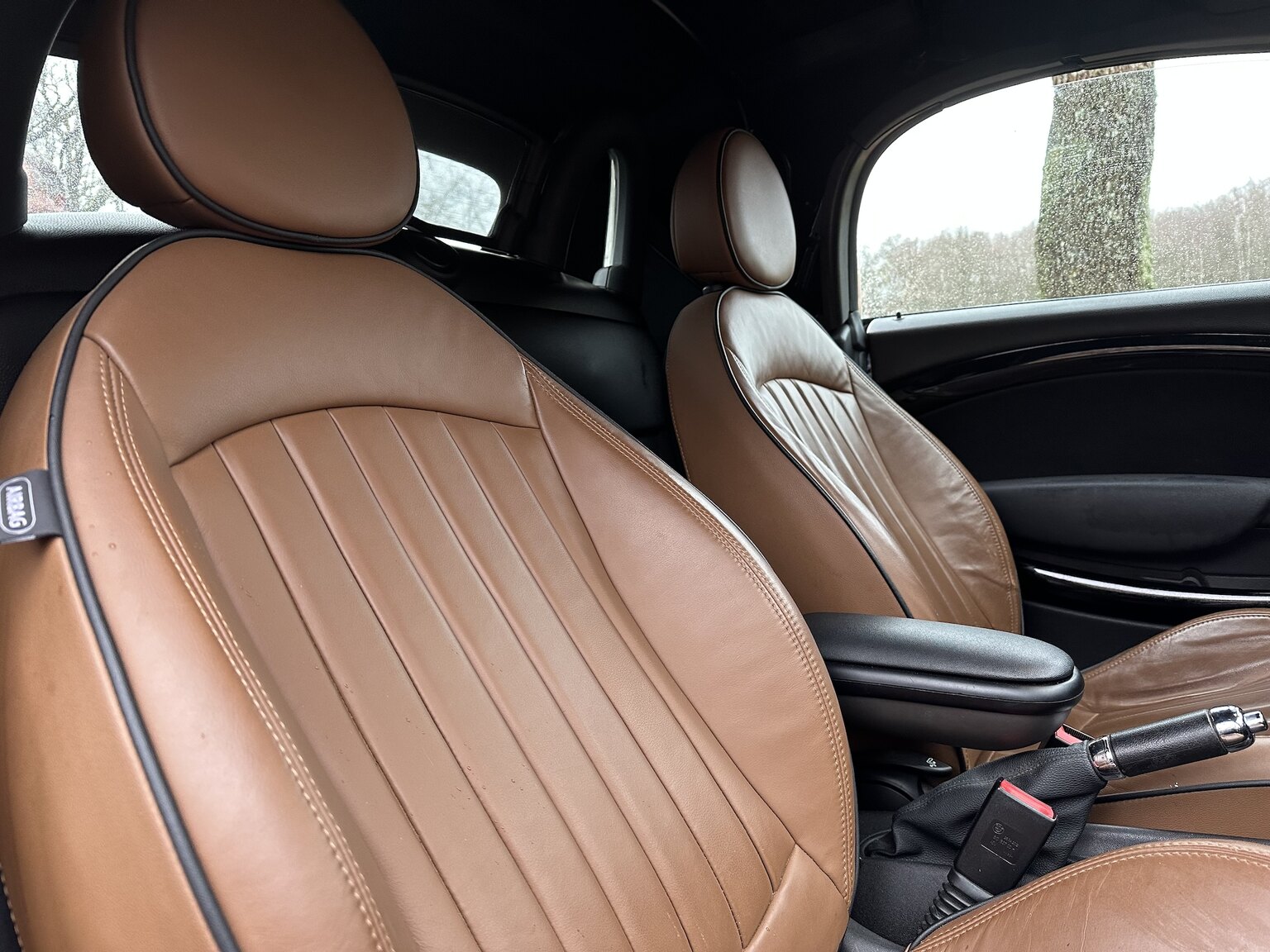 Innenraumfoto von 2012 Mini Cooper SD Roadster