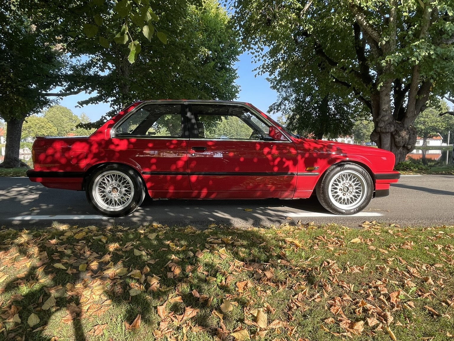 Exteriörbild på 1987 BMW 320i