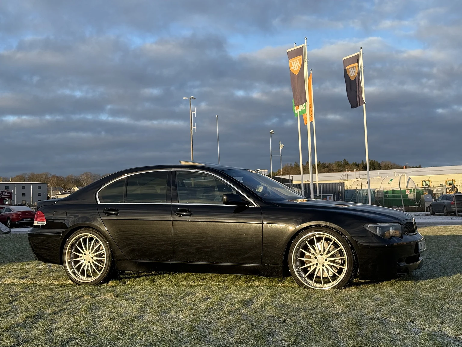 Exterior image of 2003 BMW 760i (6)
