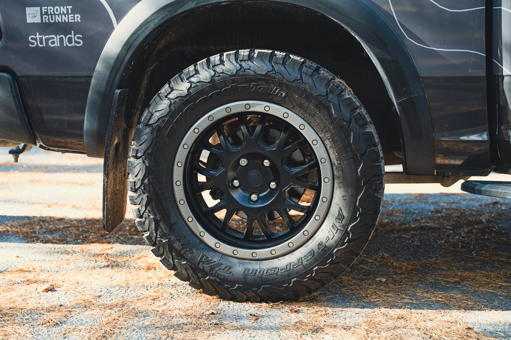 Exteriörbild på 2017 Dodge Ram 1500 AEV (76)