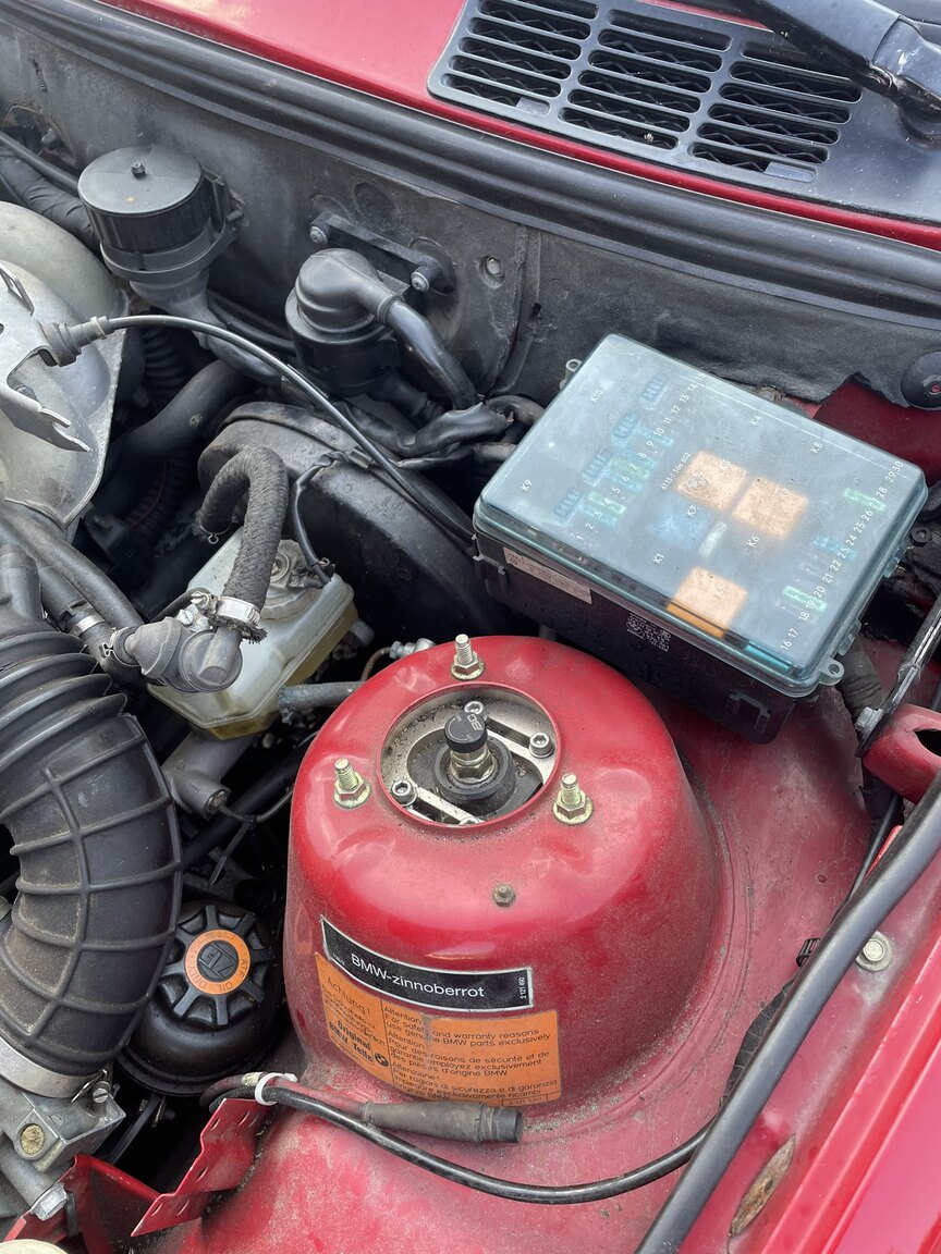 Image of 1987 BMW 320i mechanics