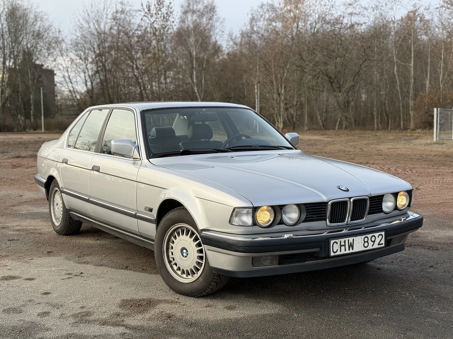Exteriörbild på 1992 BMW 730iA (9)