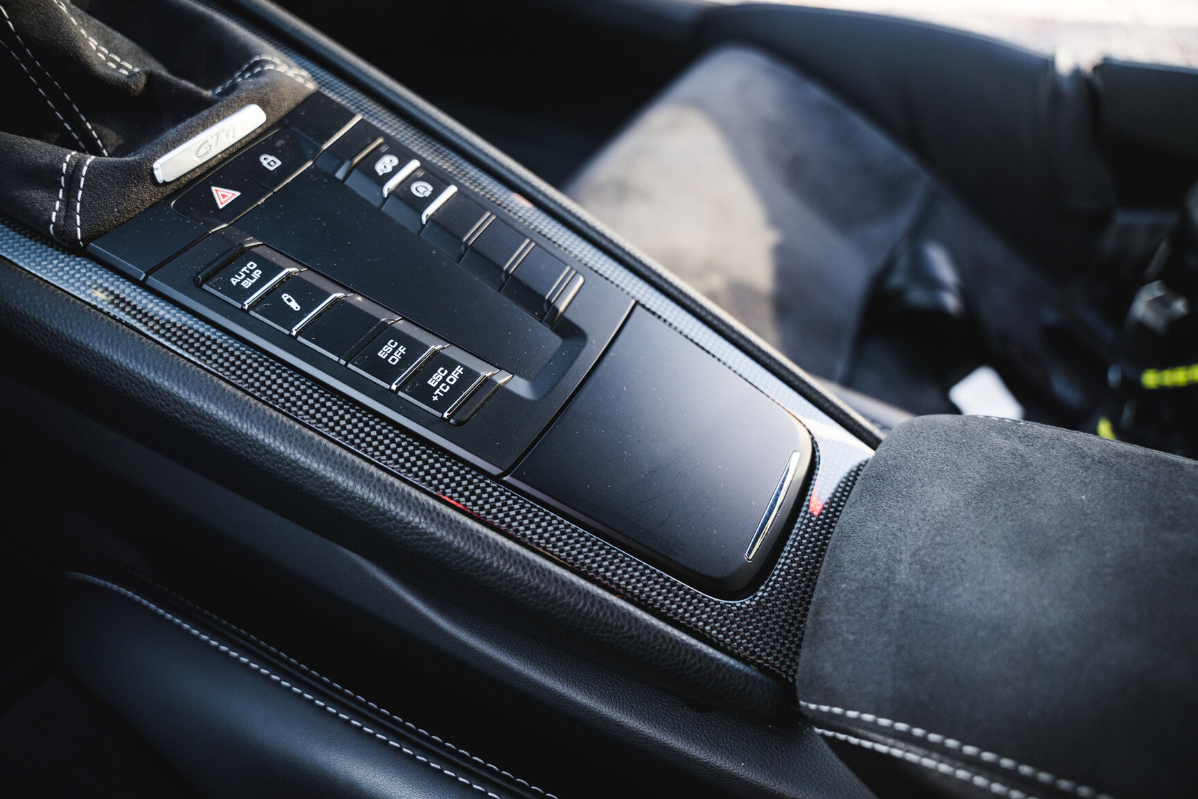 Innenraumfoto von 2020 Porsche 718 Cayman GT4