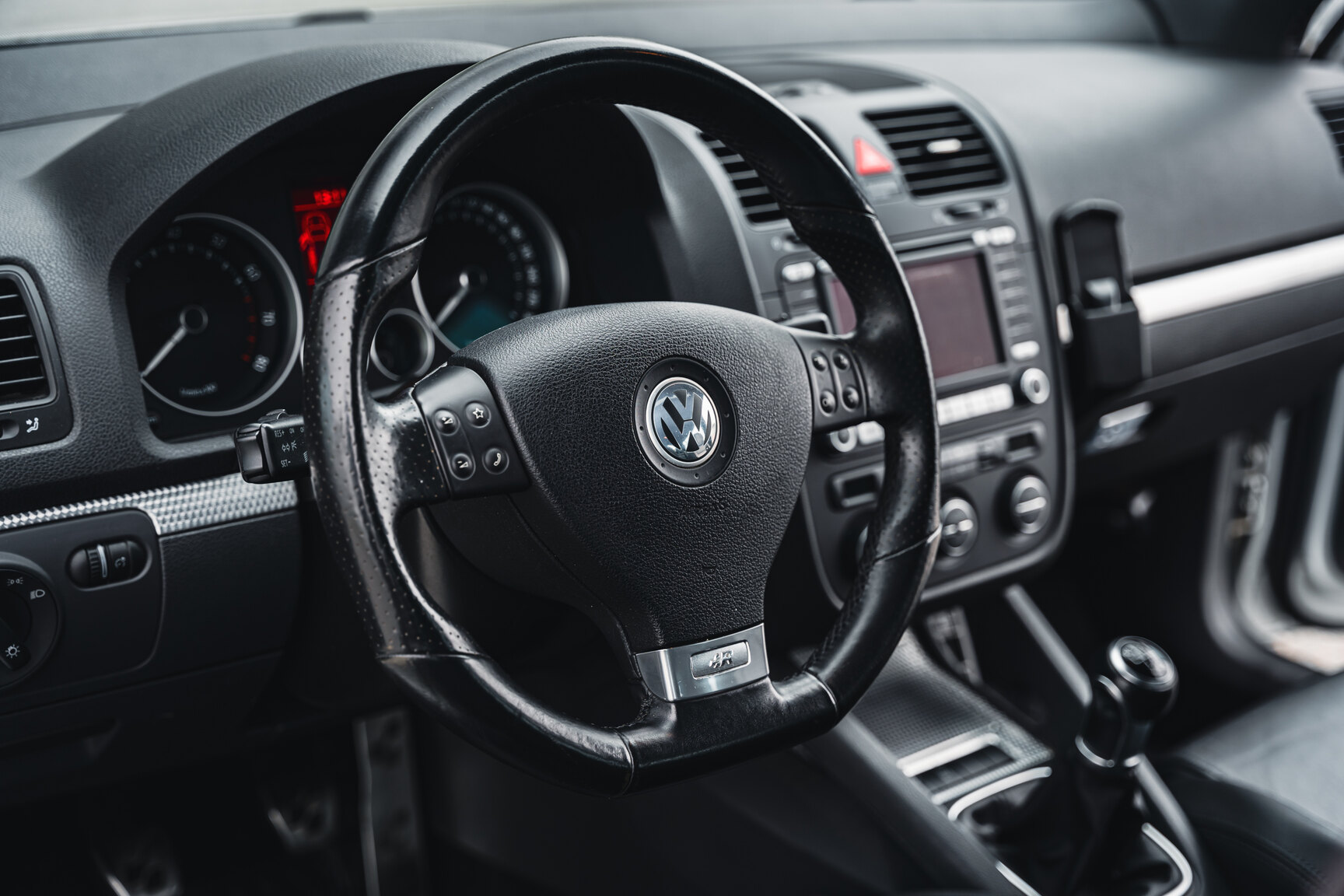 Innenraumfoto von 2007 Volkswagen Golf R32 (9)