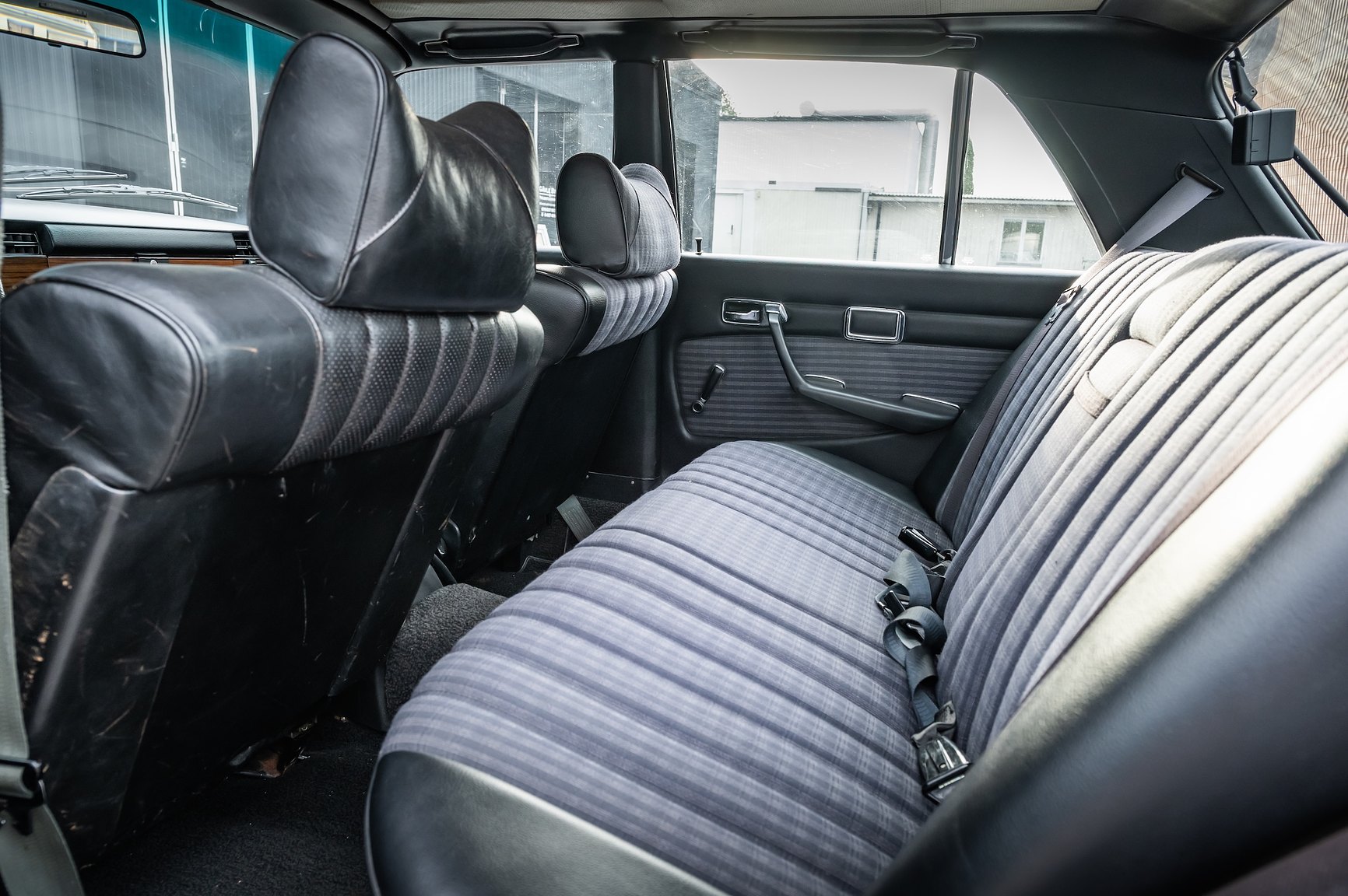 Interior image of 1975 Mercedes-Benz 280 SE 