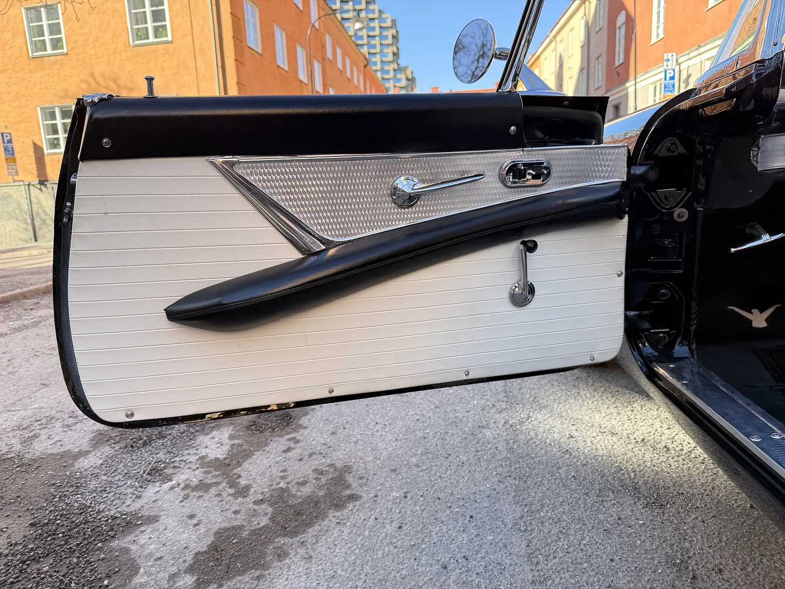 Interior image of 1955 Ford Thunderbird (7)