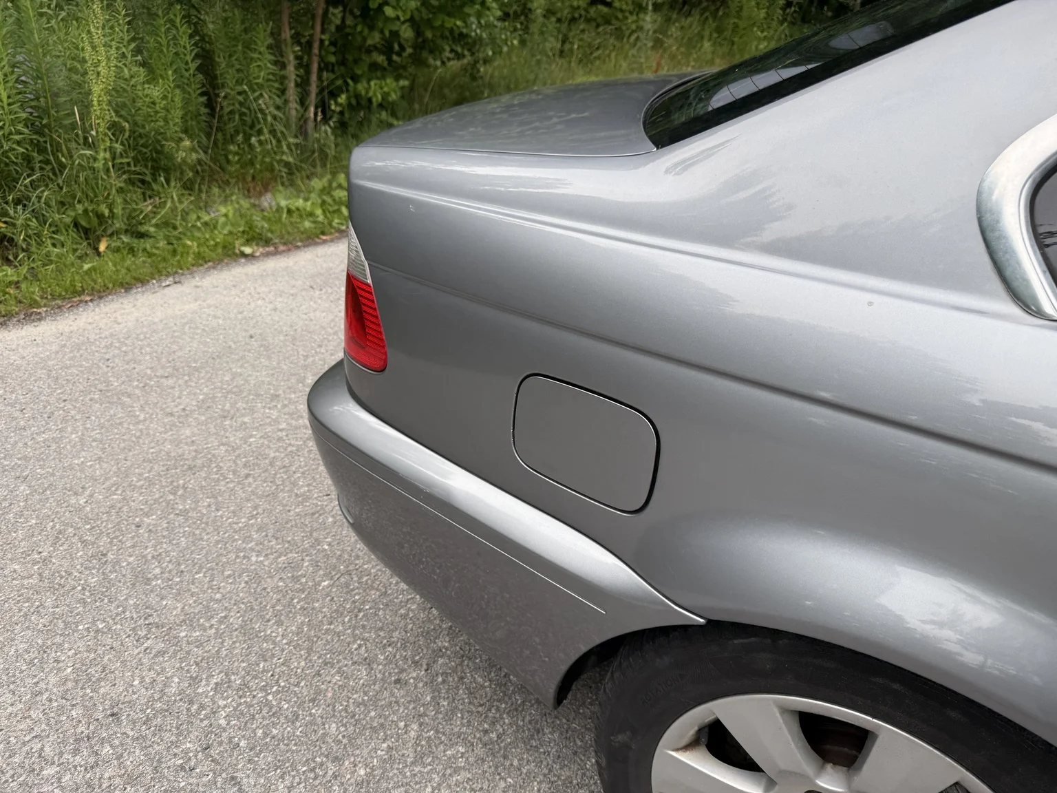 Exterior image of 2005 BMW 320Ci (34)