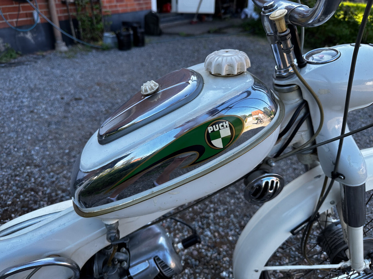 Exteriörbild på 1963 Puch MV 50 KF Florida (VIT)