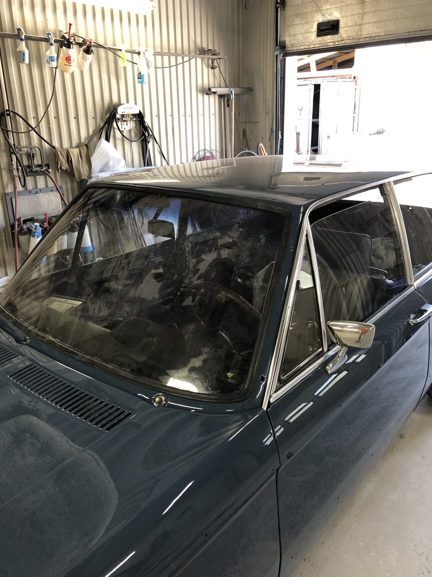 Exterior image of 1972 BMW 2000 Touring