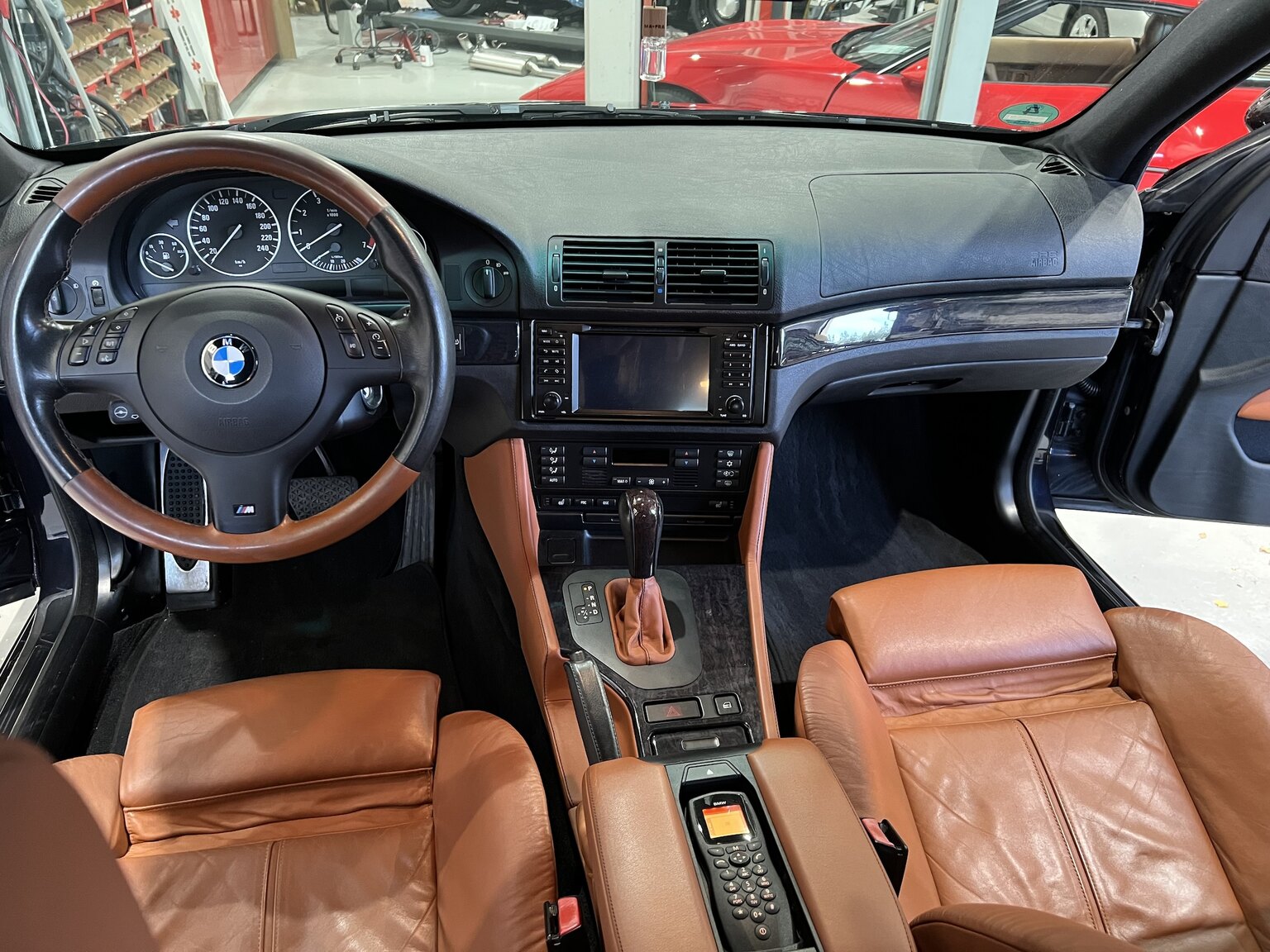 Interior image of 2003 BMW 540i Touring