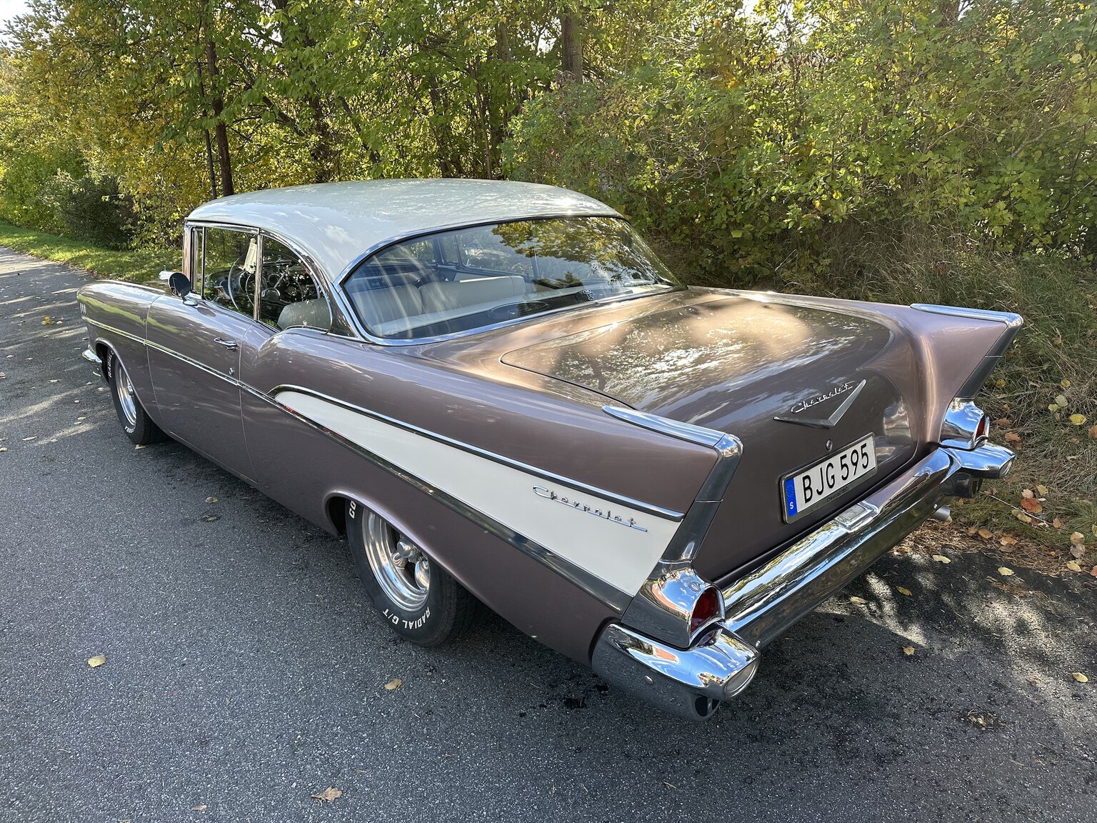 Aussenfoto 1957 Chevrolet Two-Ten Restomod (9)