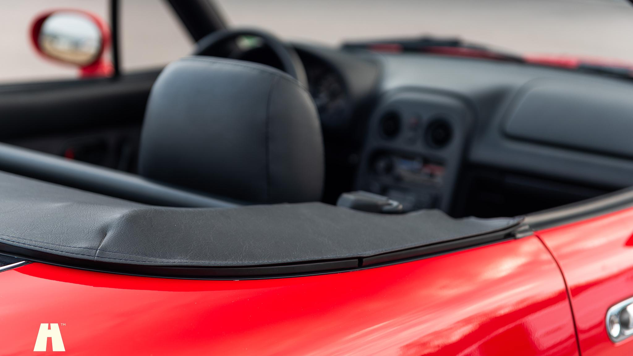 Exterior image of 1997 Mazda MX-5 (22)