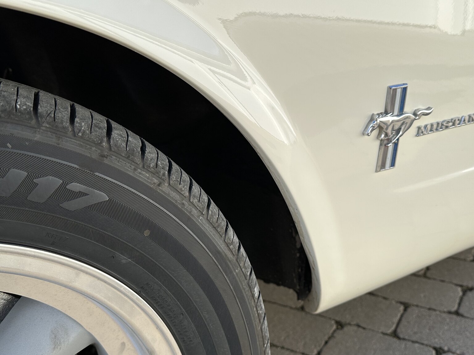 Exteriörbild på 1966 Ford Mustang Convertible