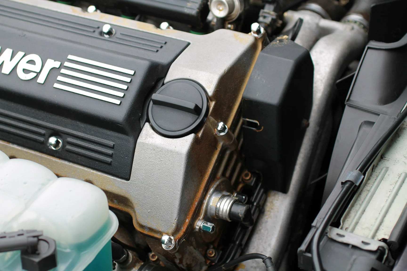 Image of 1993 BMW M5 Touring 3.8 Manual (9) mechanics