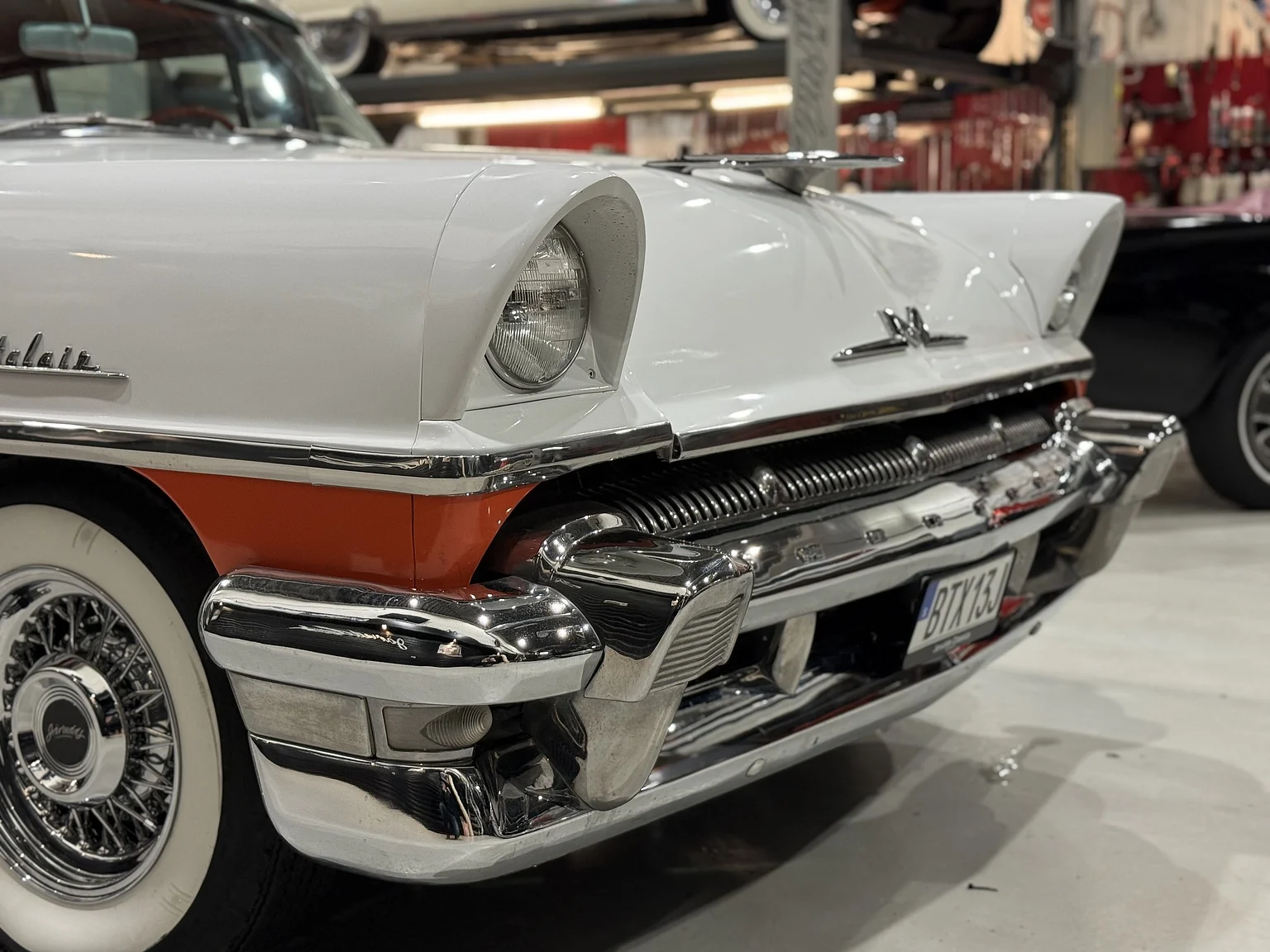Exterior image of 1956 Mercury Montclair Sport Sedan (81)
