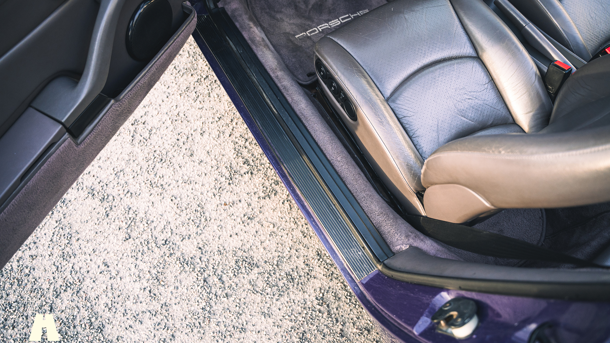Interior image of 1994 Porsche 993 Cabriolet (19)