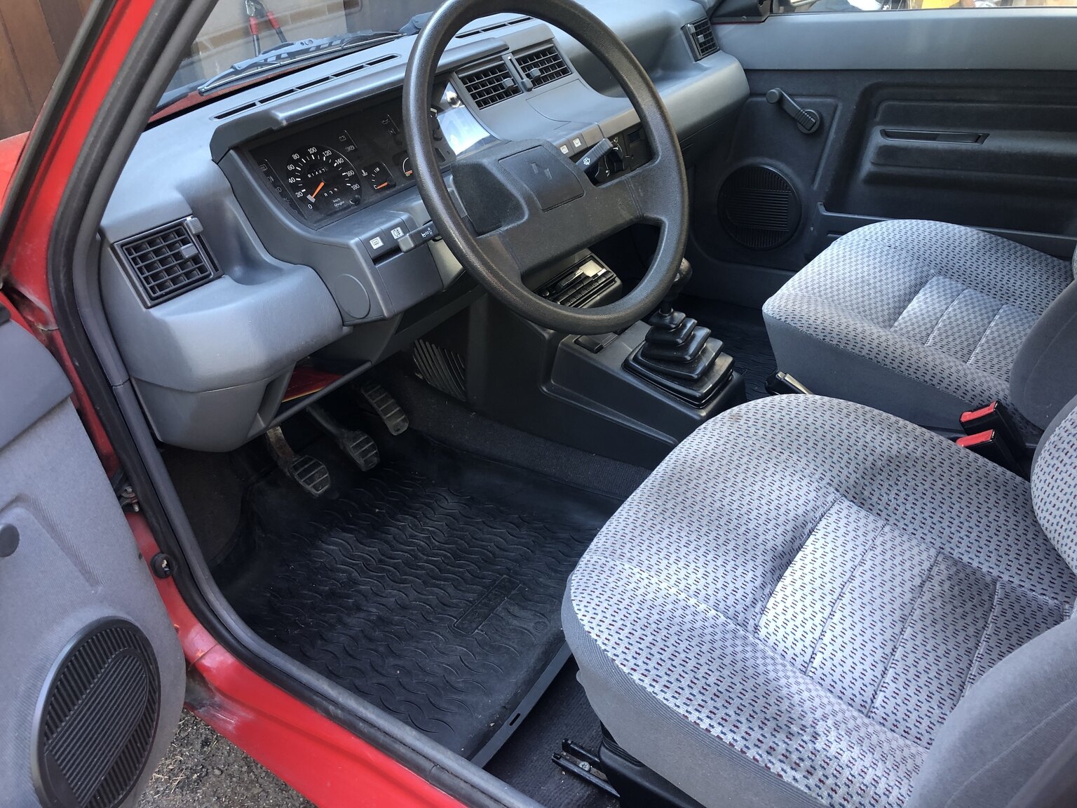 Innenraumfoto von 1990 Renault 5 (5)