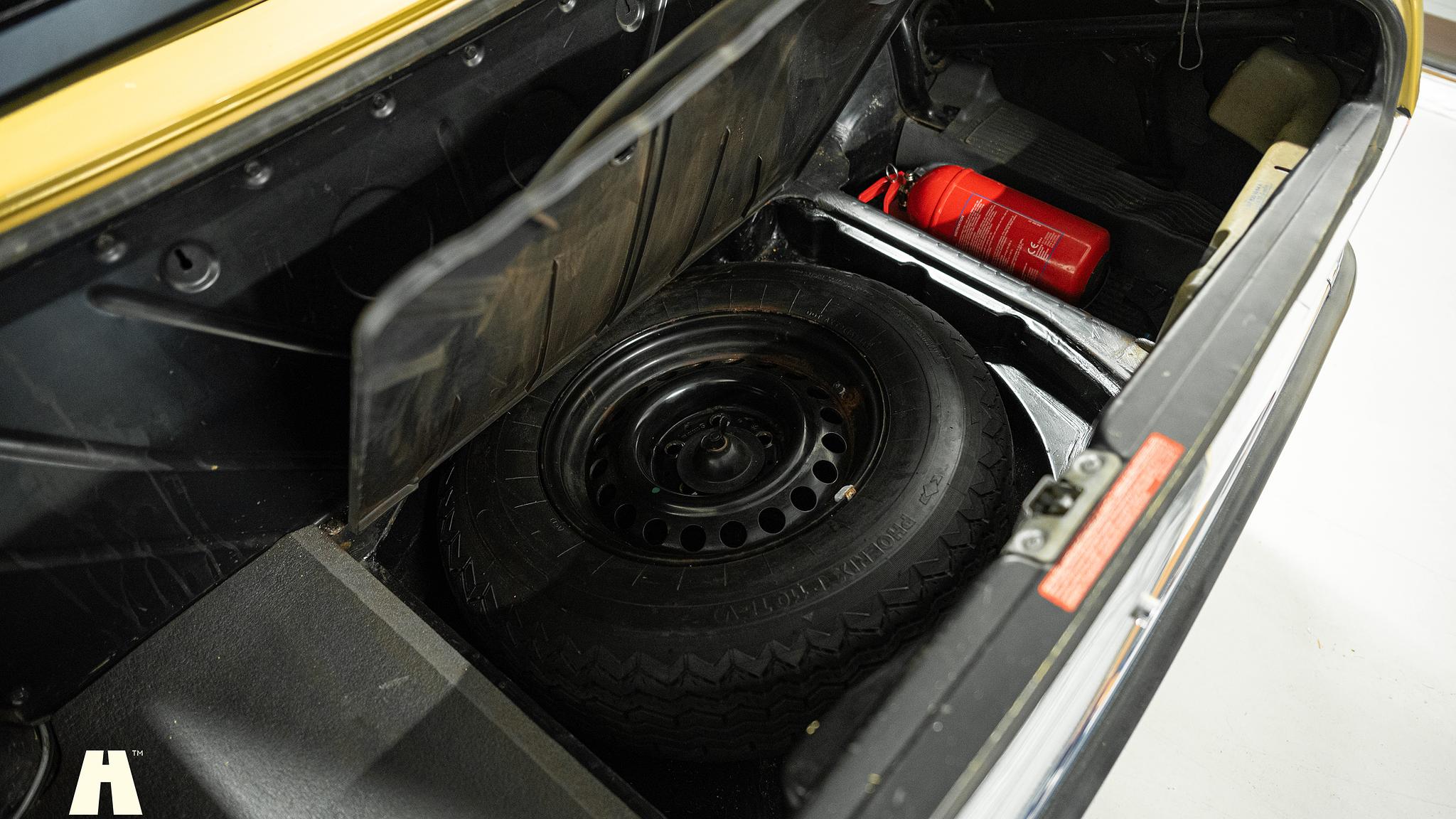 Interior image of 1975 Mercedes SL 350