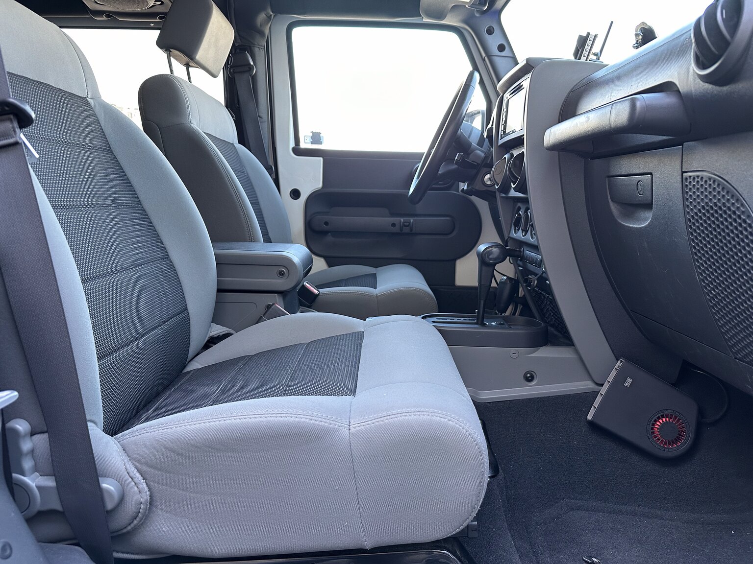 Interiörbild 2010 Jeep Wrangler Rubicon