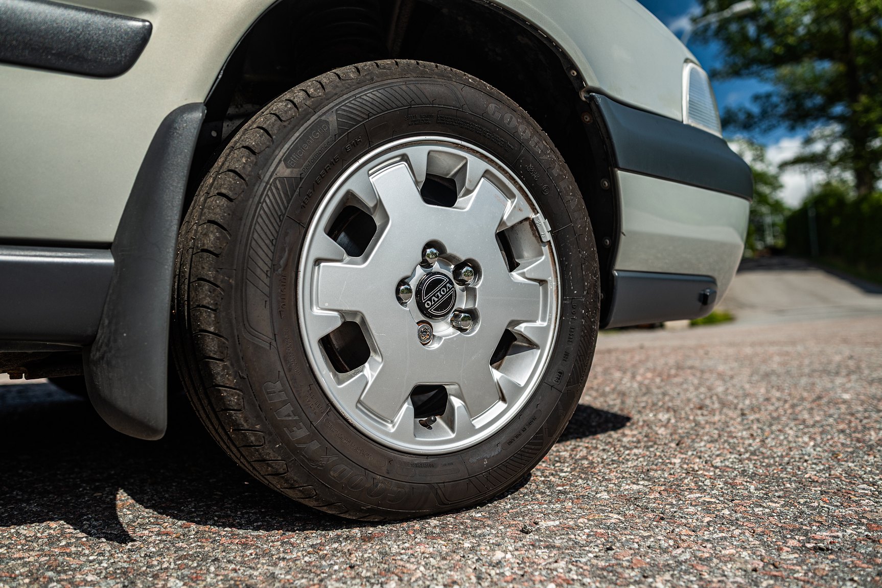 Exterior image of 2000 Volvo V70 XC 2.4 T AWD 