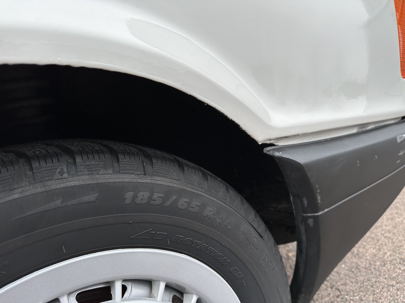 Exterior image of 1988 Audi 80 (29)