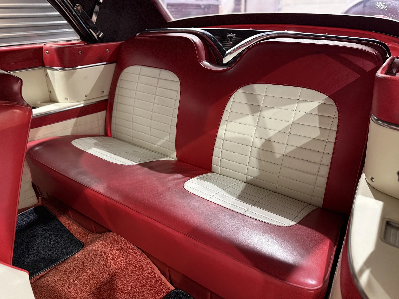 Innenraumfoto von 1956 Ford Fairlane Sunliner V8 5.1 (32)