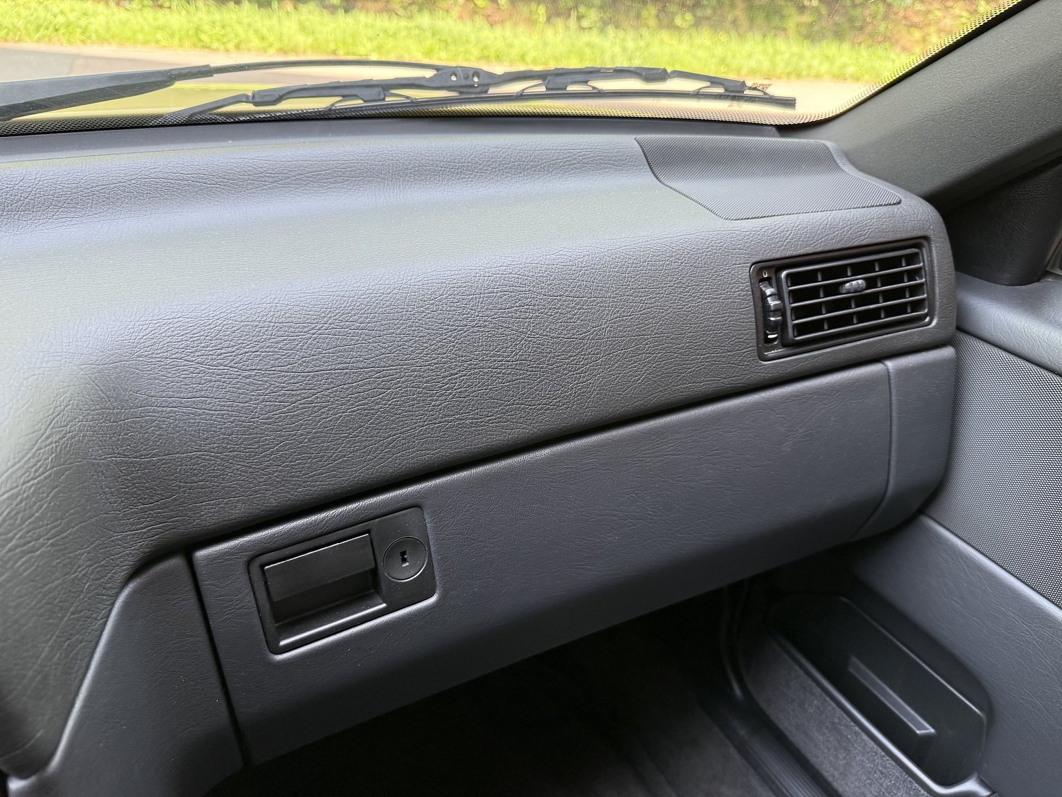 Interior image of 1995 Volvo 850 T-5R
