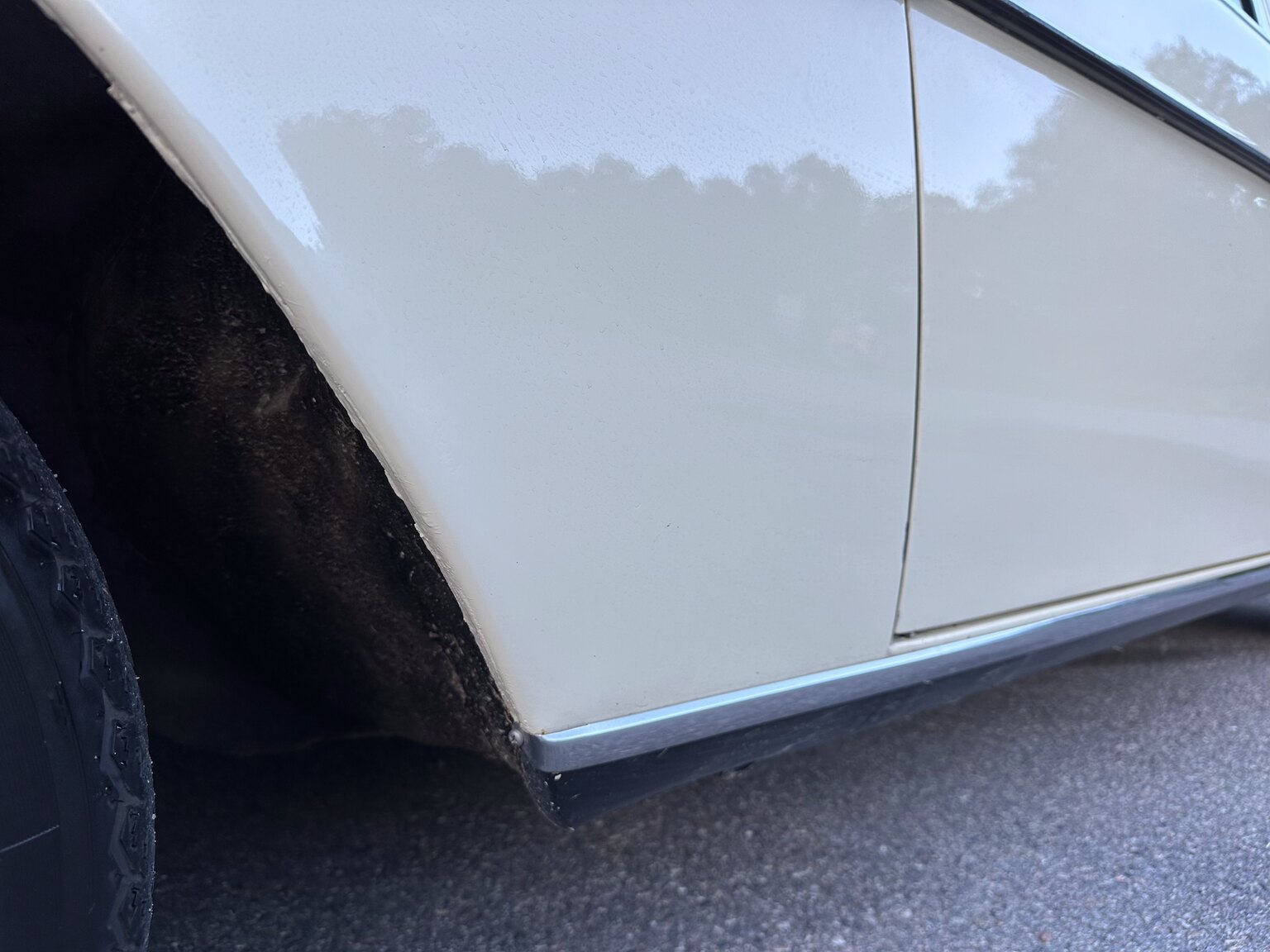 Exteriörbild på 1974 Mercedes Benz 230.6