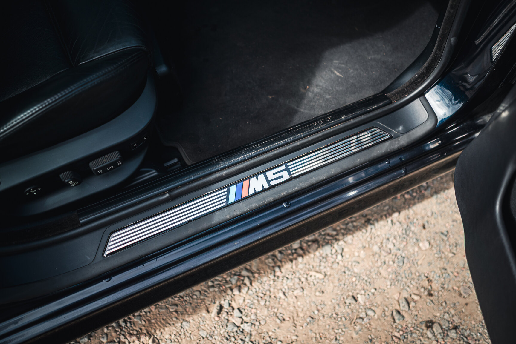 Interior image of 2000 BMW M5 E39