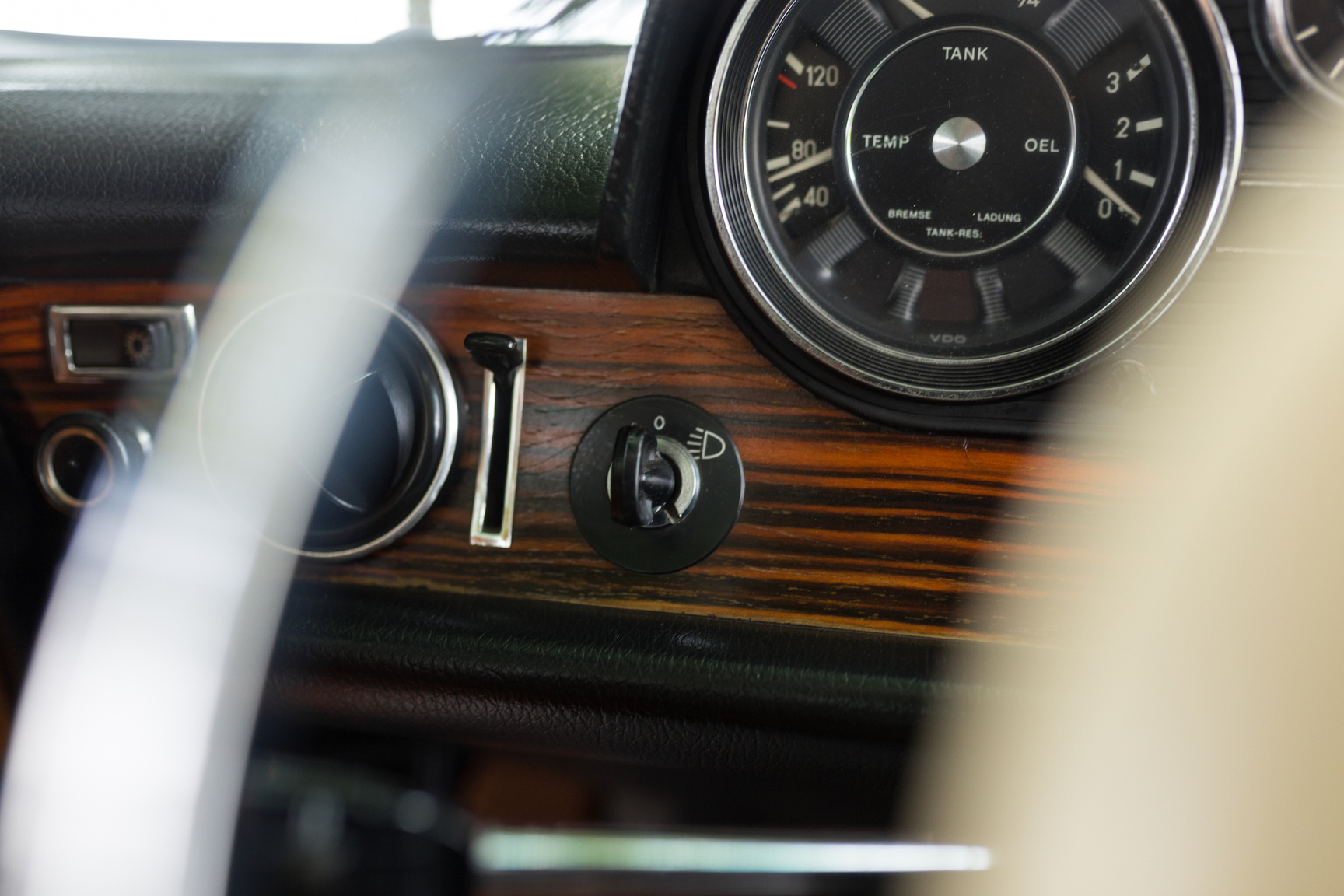 Innenraumfoto von 1971 Mercedes 250 C