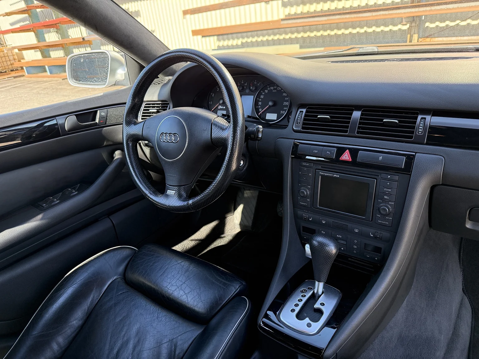 Innenraumfoto von 2002 Audi RS 6 Avant (43)