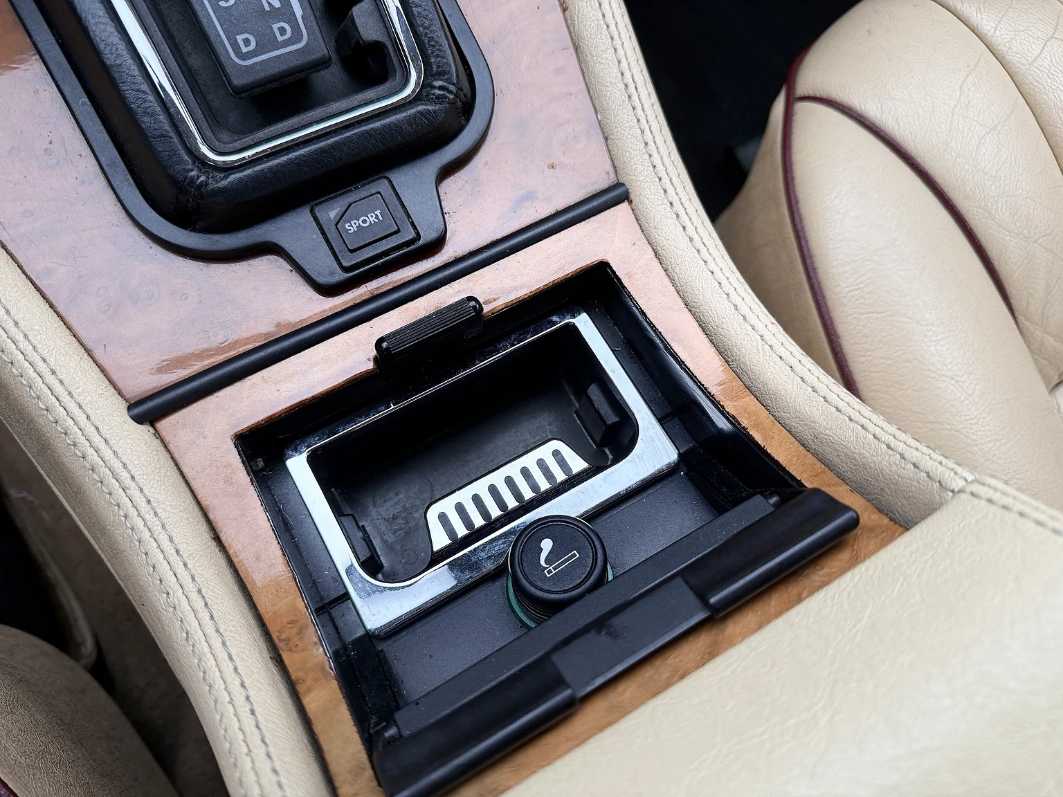 Innenraumfoto von 1991 Jaguar XJ40 Sovereign (27)