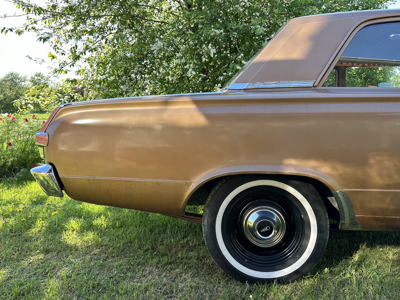 Exteriörbild på 1966 Plymouth Valiant 100 2-door Sedan