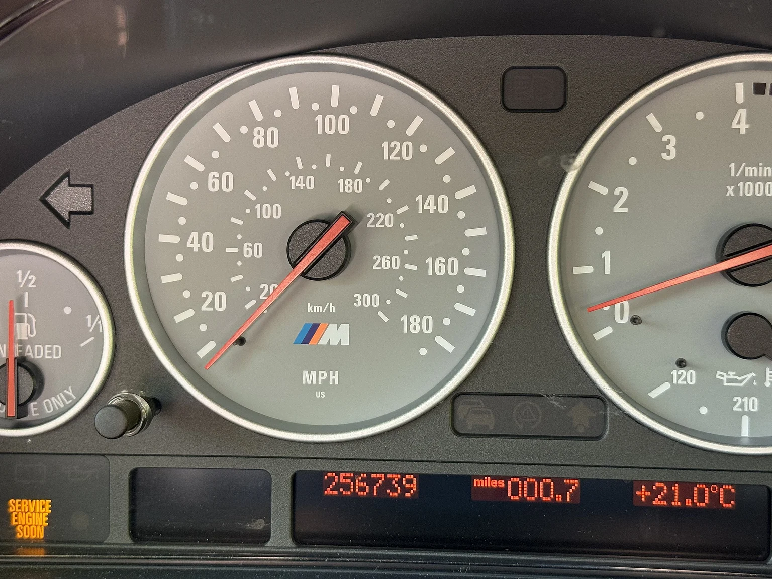 Innenraumfoto von 2001 BMW M5 E39 LCI (60)