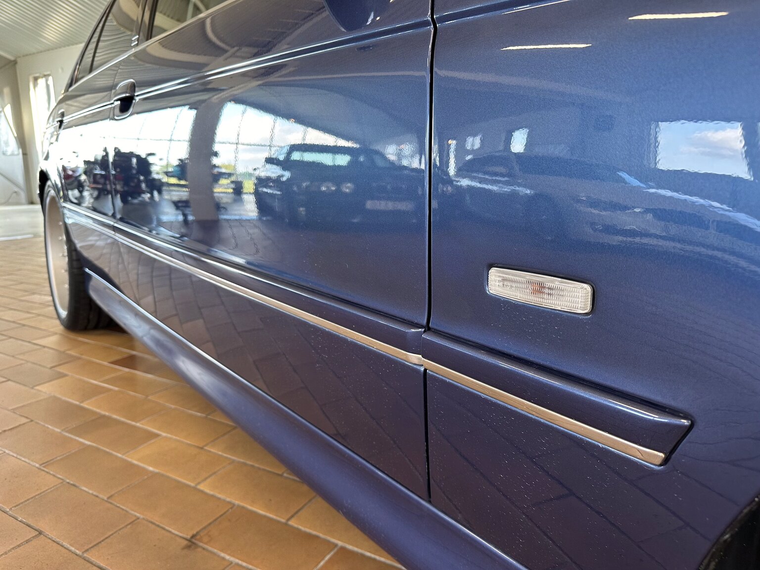 Exteriörbild på 2002 ALPINA B10 V8S