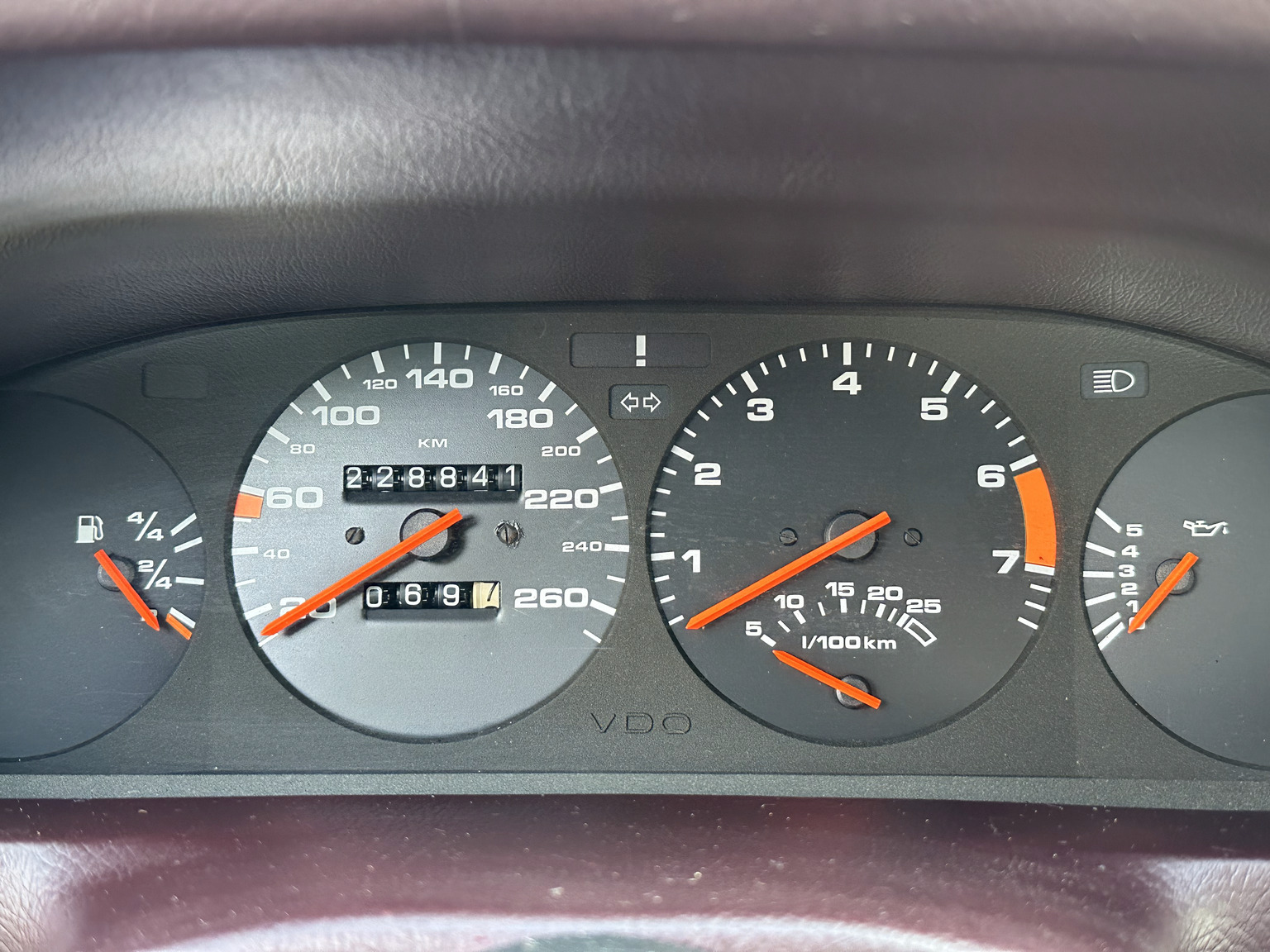 Interior image of 1985 Porsche 928 (16)