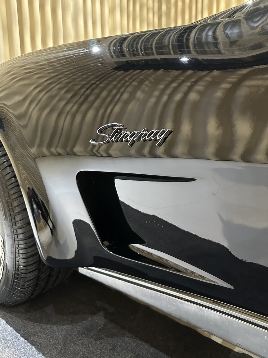 Exterior image of 1975 Chevrolet Corvette Stingray 