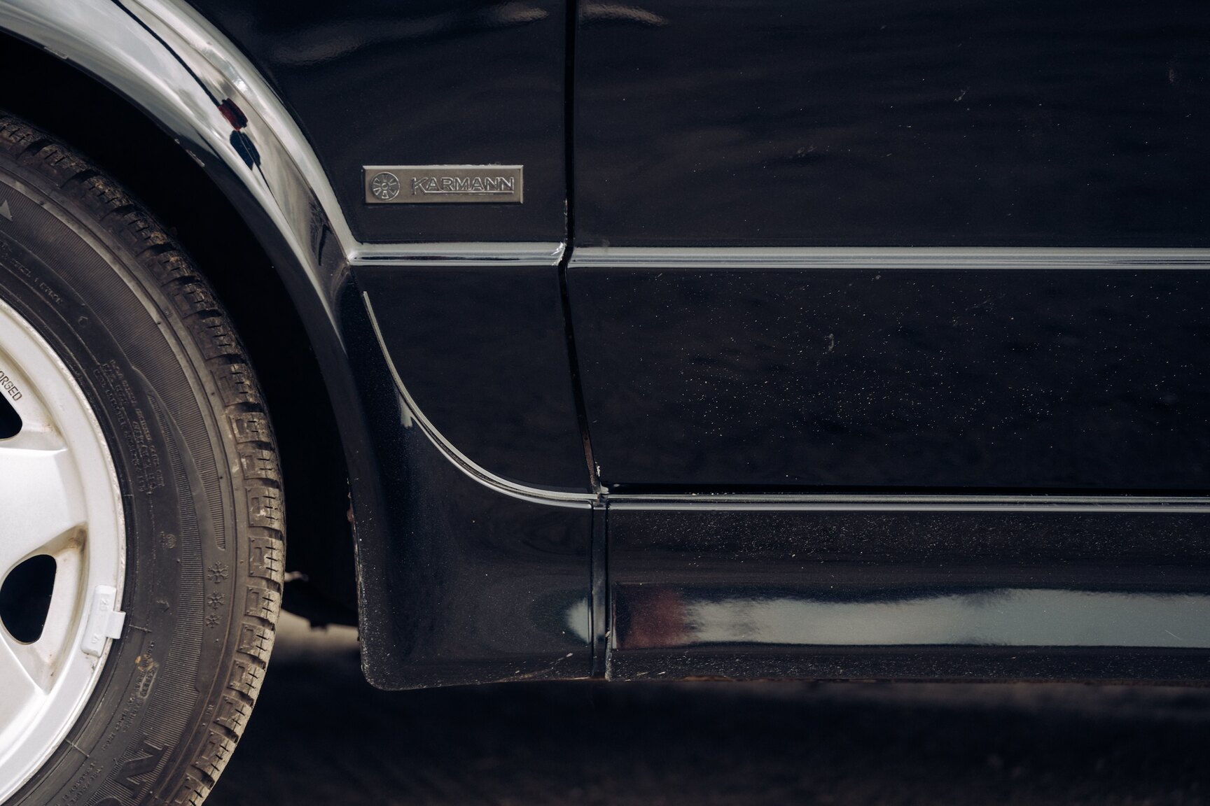 Exterior image of 1991 VW Golf Cabriolet "Etienne Aigner Edition"