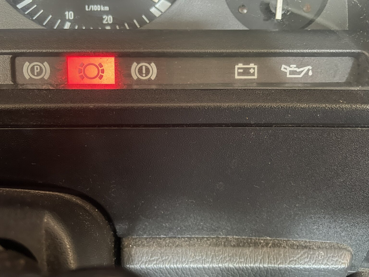 Innenraumfoto von 1987 BMW 320i