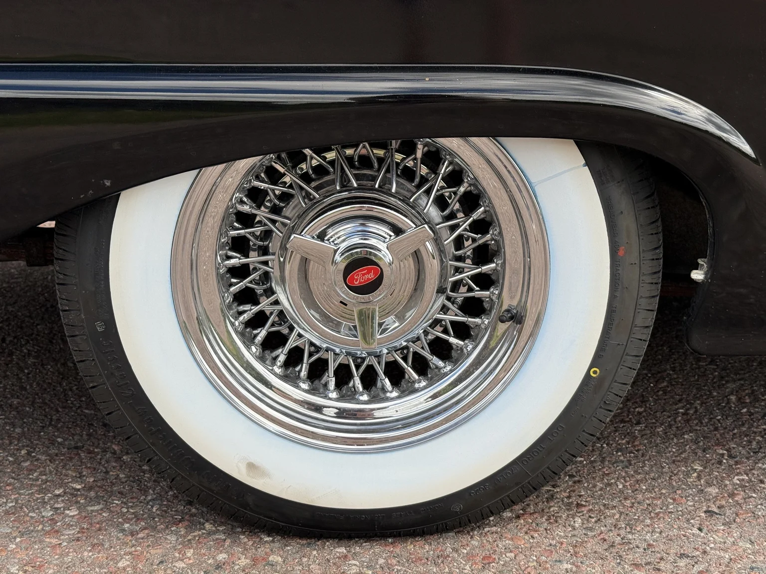 Exteriörbild på 1957 Ford Fairlane 500 Hardtop Cabriolet (47)