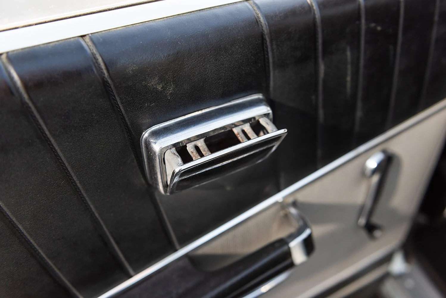 Innenraumfoto von 1964 BMW 1800 (34)