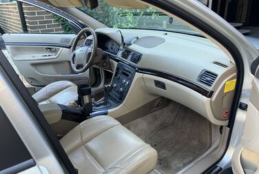 Interior image of 1999 Volvo S80