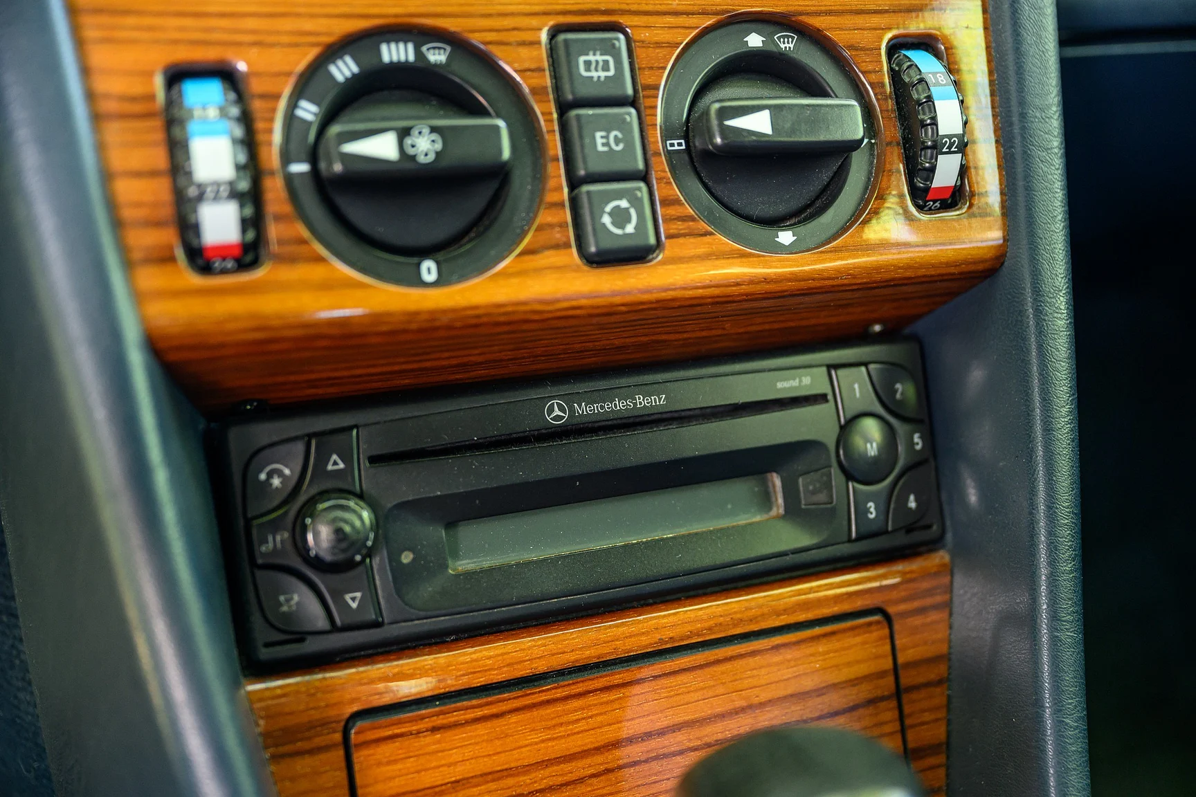 Innenraumfoto von 1992 Mercedes-Benz 300 TE (23)
