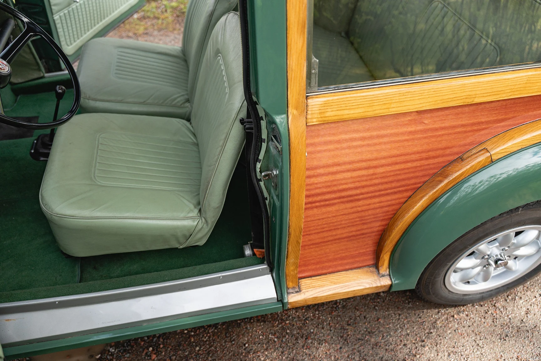 Interior image of 1968 Morris Minor Traveller (16)