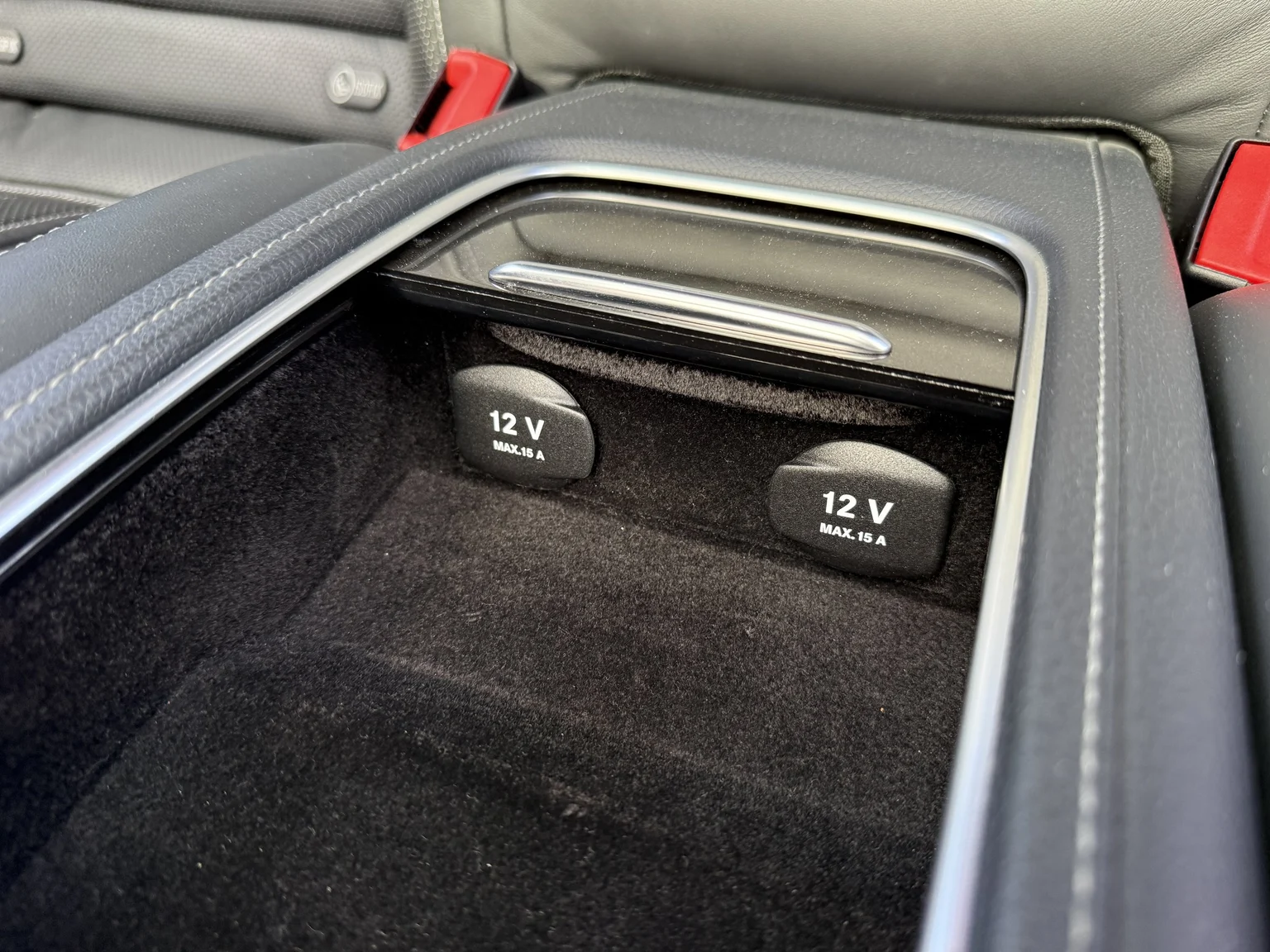Innenraumfoto von 2016 Mercedes-Benz S 63 AMG 4MATIC (38)