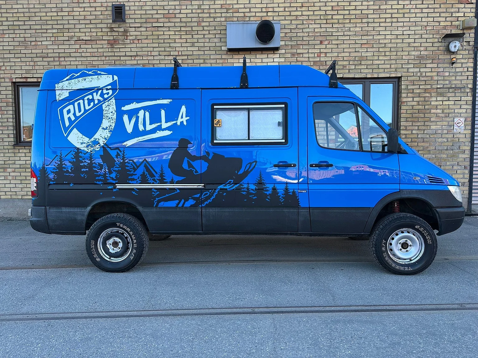 Exteriörbild på 2004 Mercedes-Benz Sprinter 4x4 Campervan/Overlander (2)